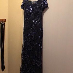 Gorgeous La Femme formal royal blue sequence mermaid sheath gown. Fits perfectly